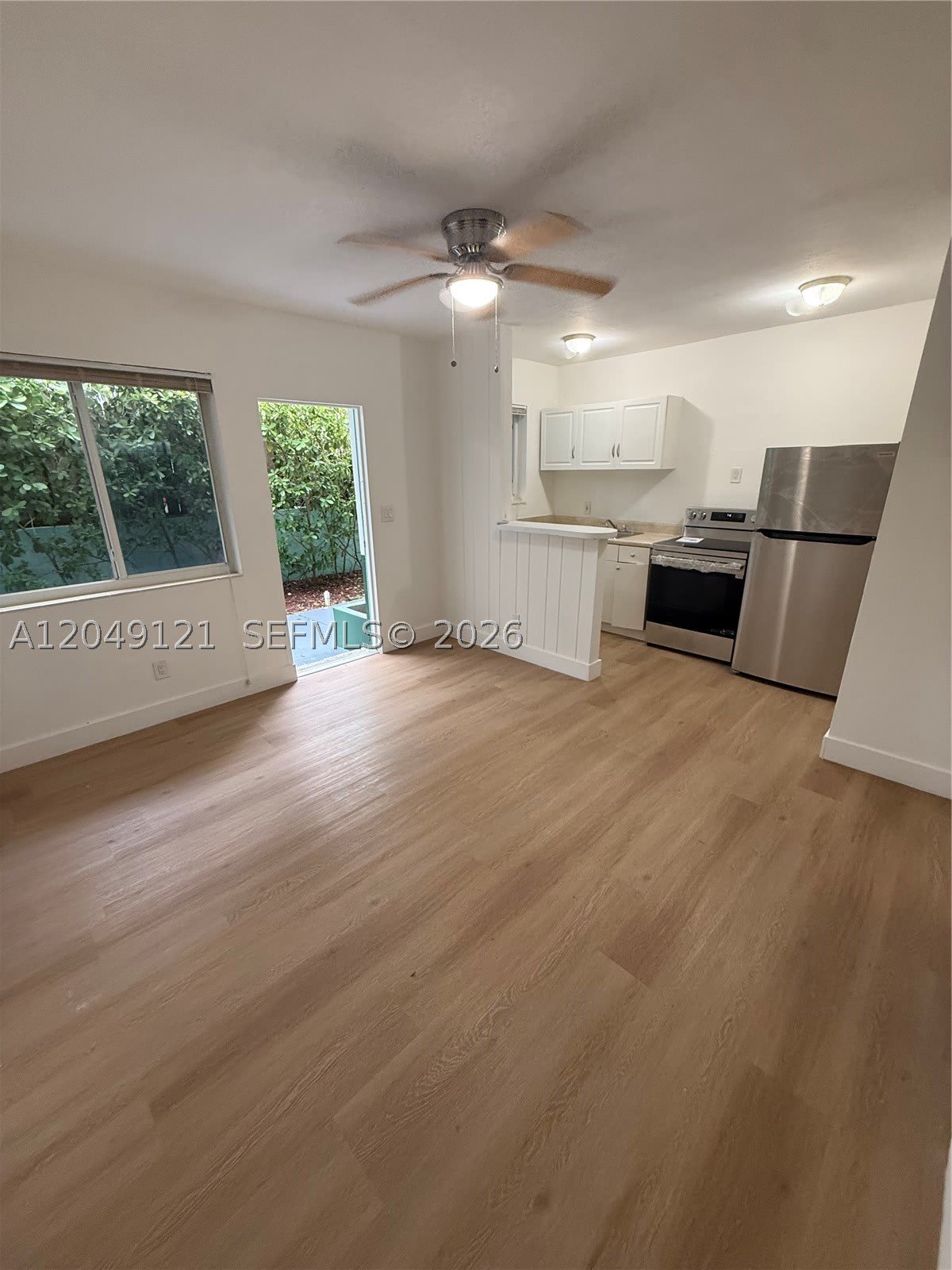469 SW 3rd St – photo 1
