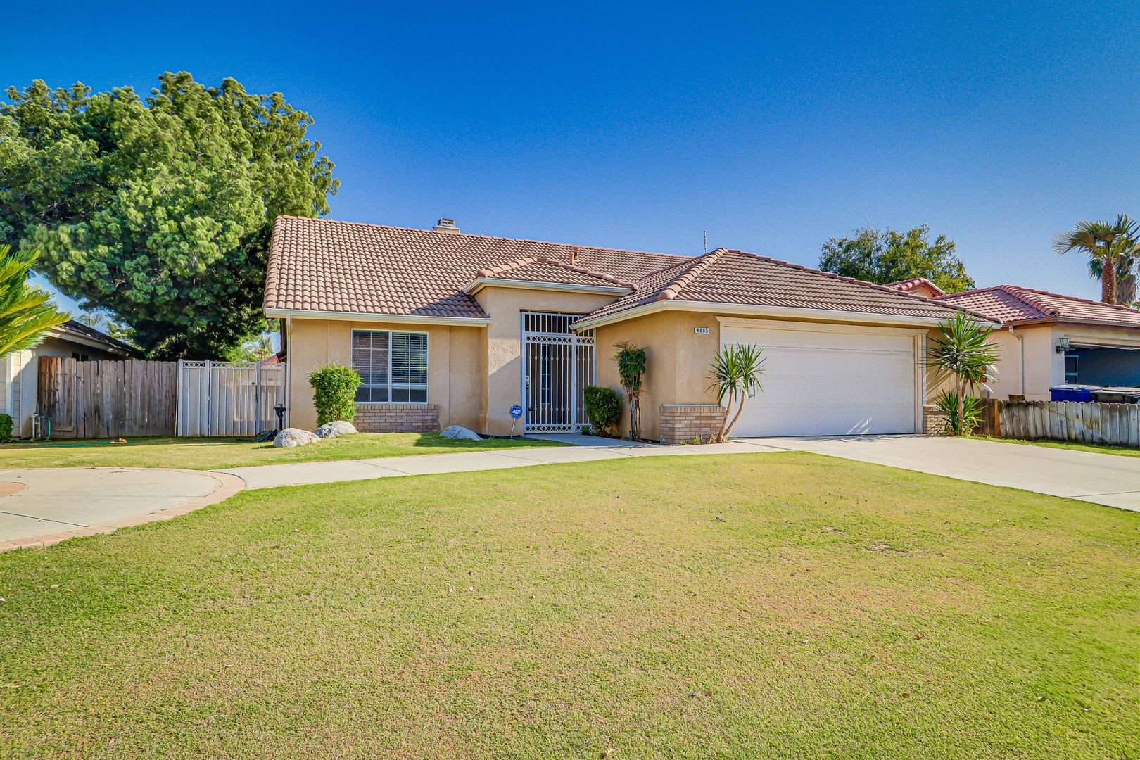 Spacious Home in SW Bakersfield! – photo 1
