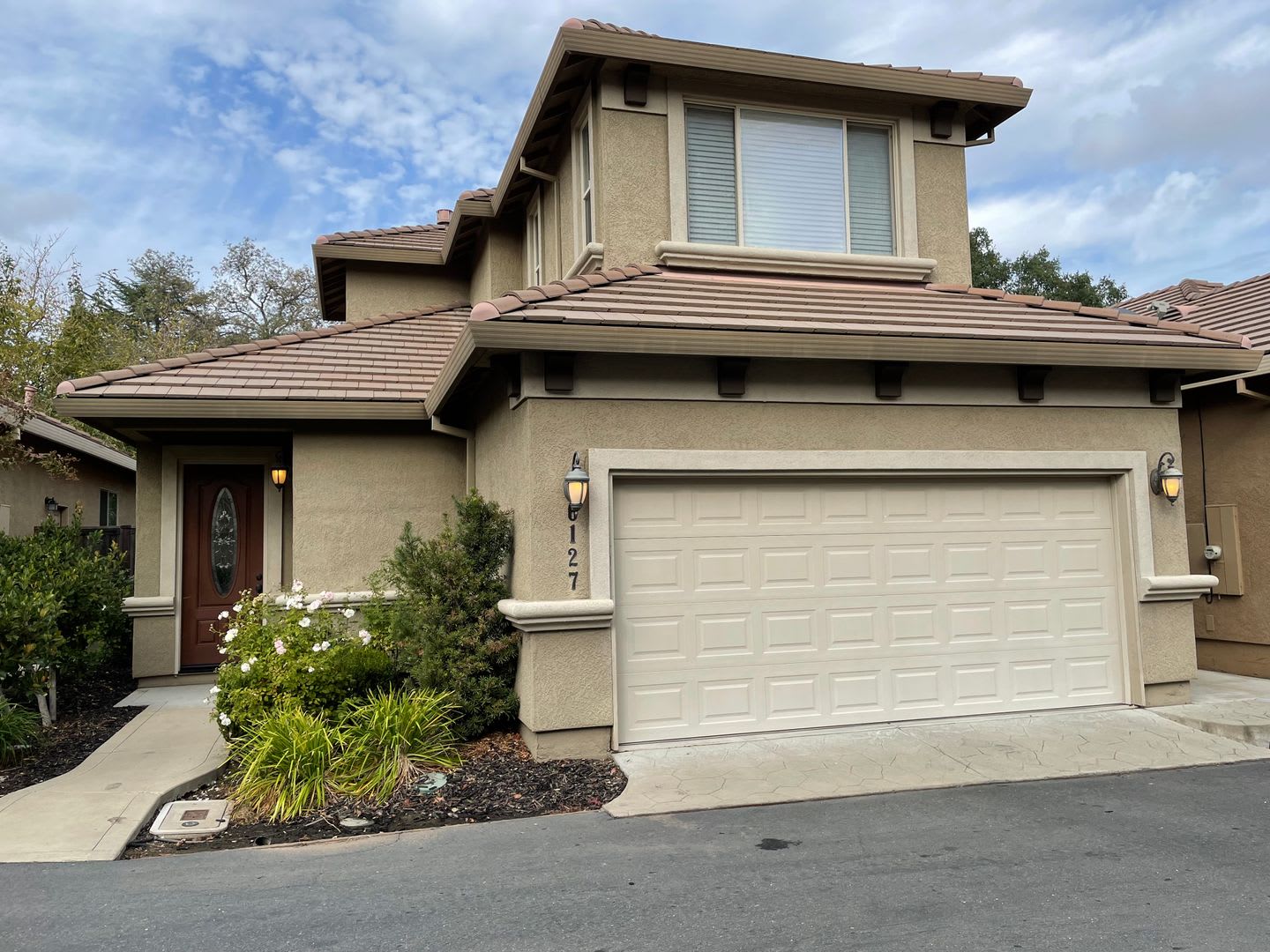Absolutely Gorgeous 3 Br 2 5 Ba In A Gated Community – photo 1 of 49