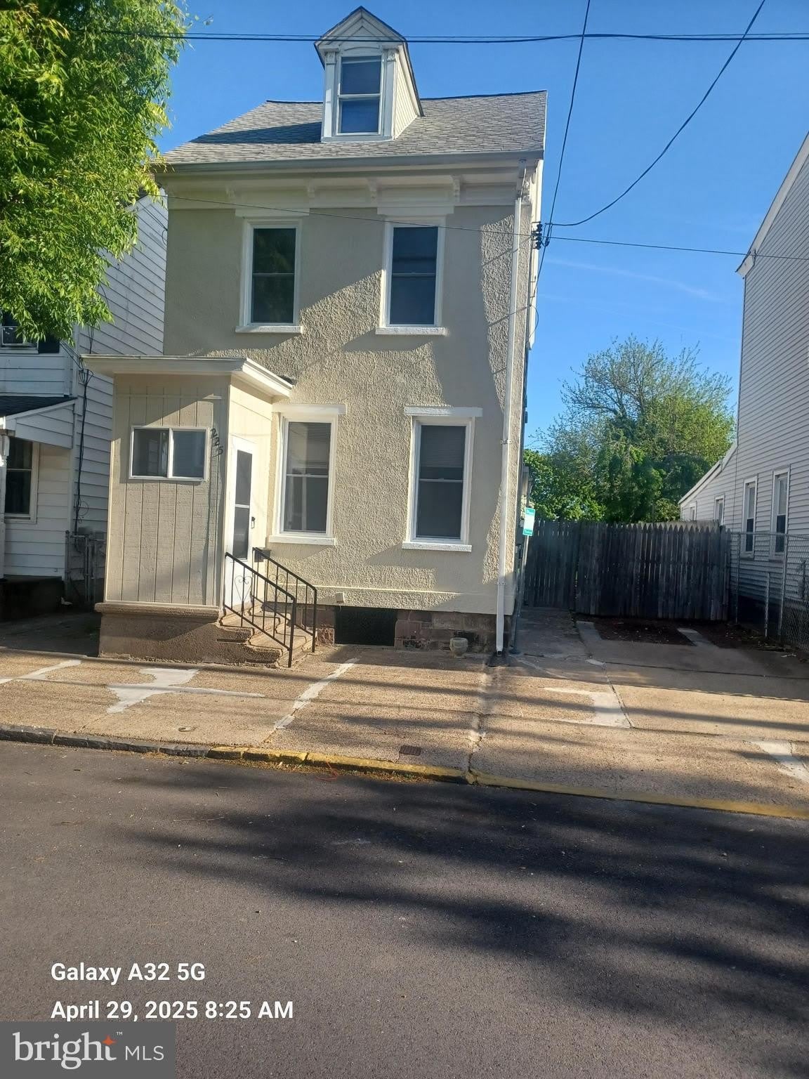 225 OTTER Street – photo 1 of 14