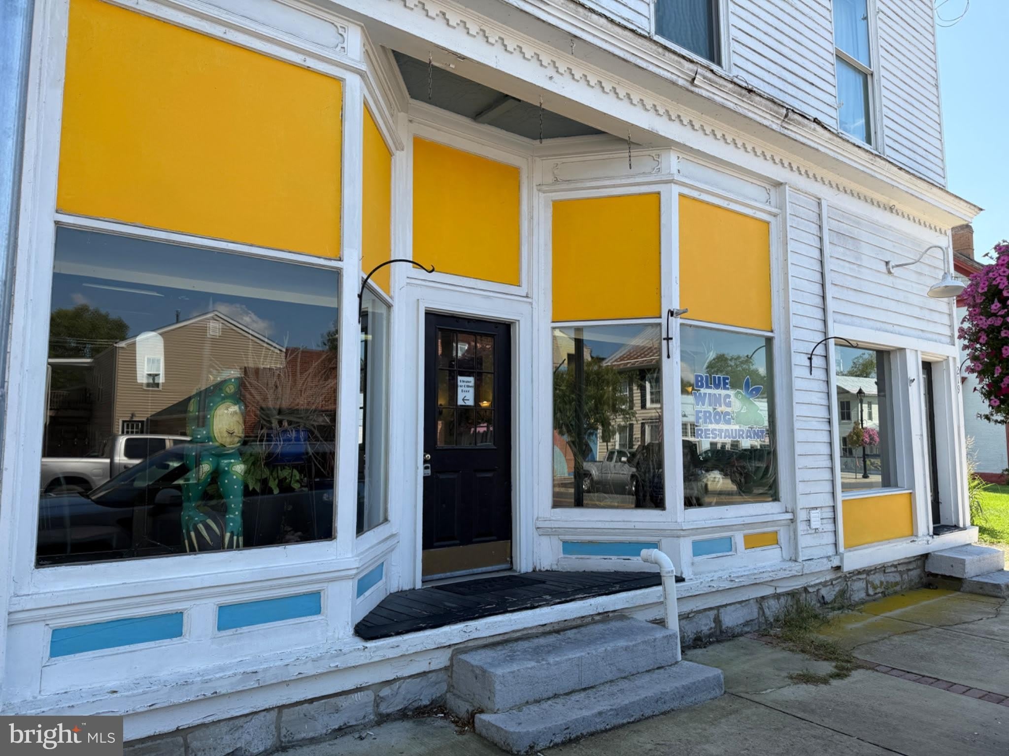 219 W KING Street – photo 1 of 11