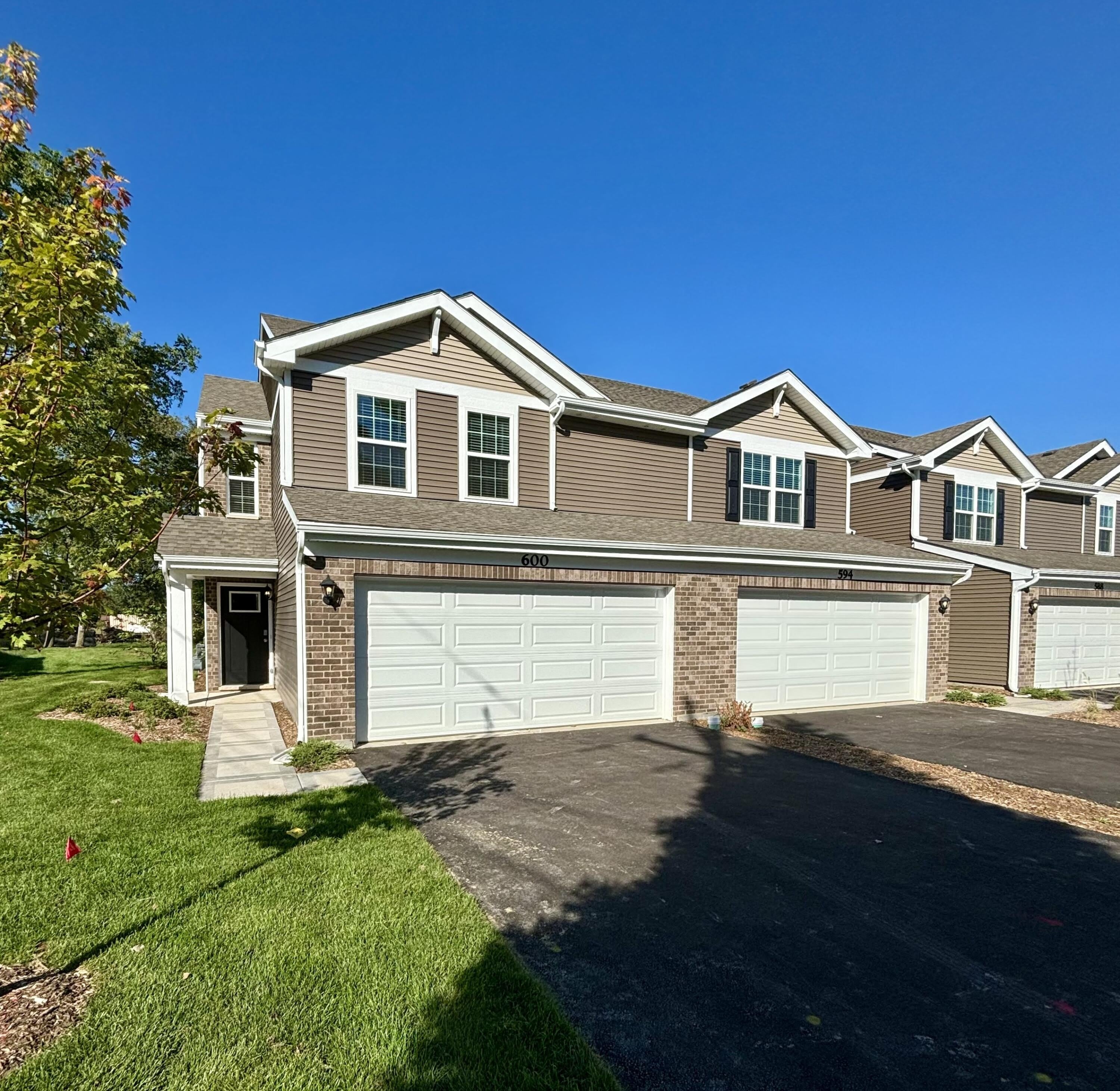 600 W 39th Place – photo 1 of 17