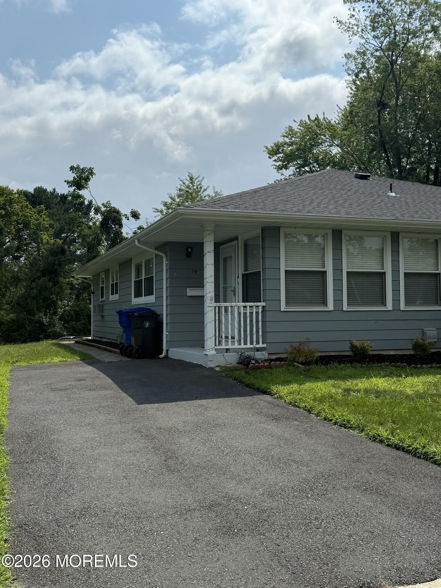 19 Niagara Drive – photo 1 of 12