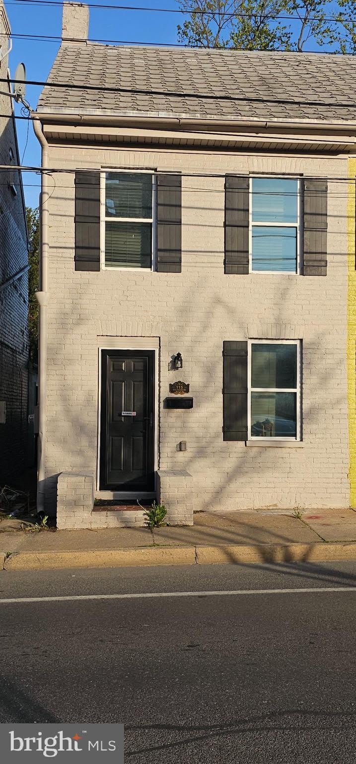 115 N LOCUST Street – photo 1