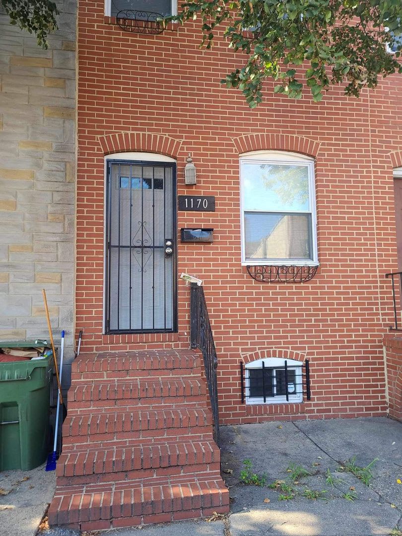 3 Bedroom 1 Bathroom Townhouse – photo 1