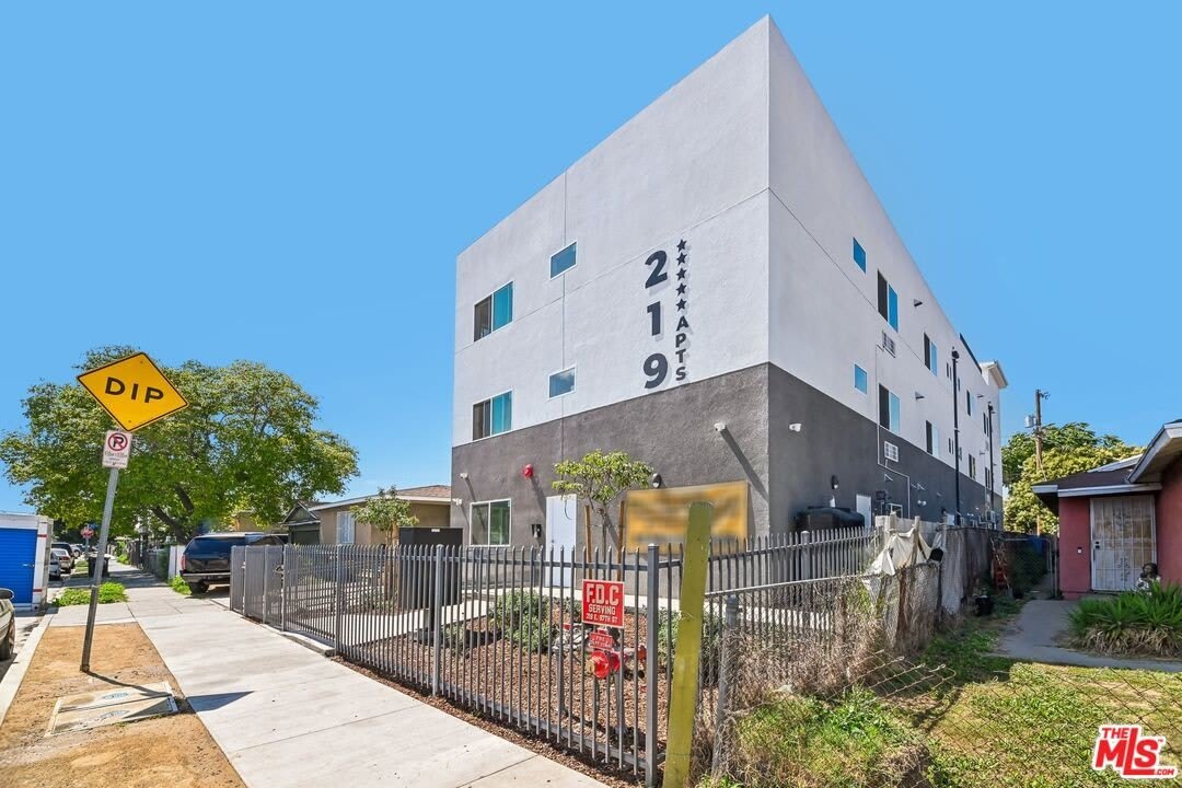 219 E 87Th St – photo 1