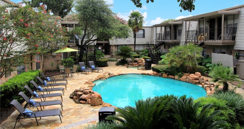 Lakeview Apartments – photo 1
