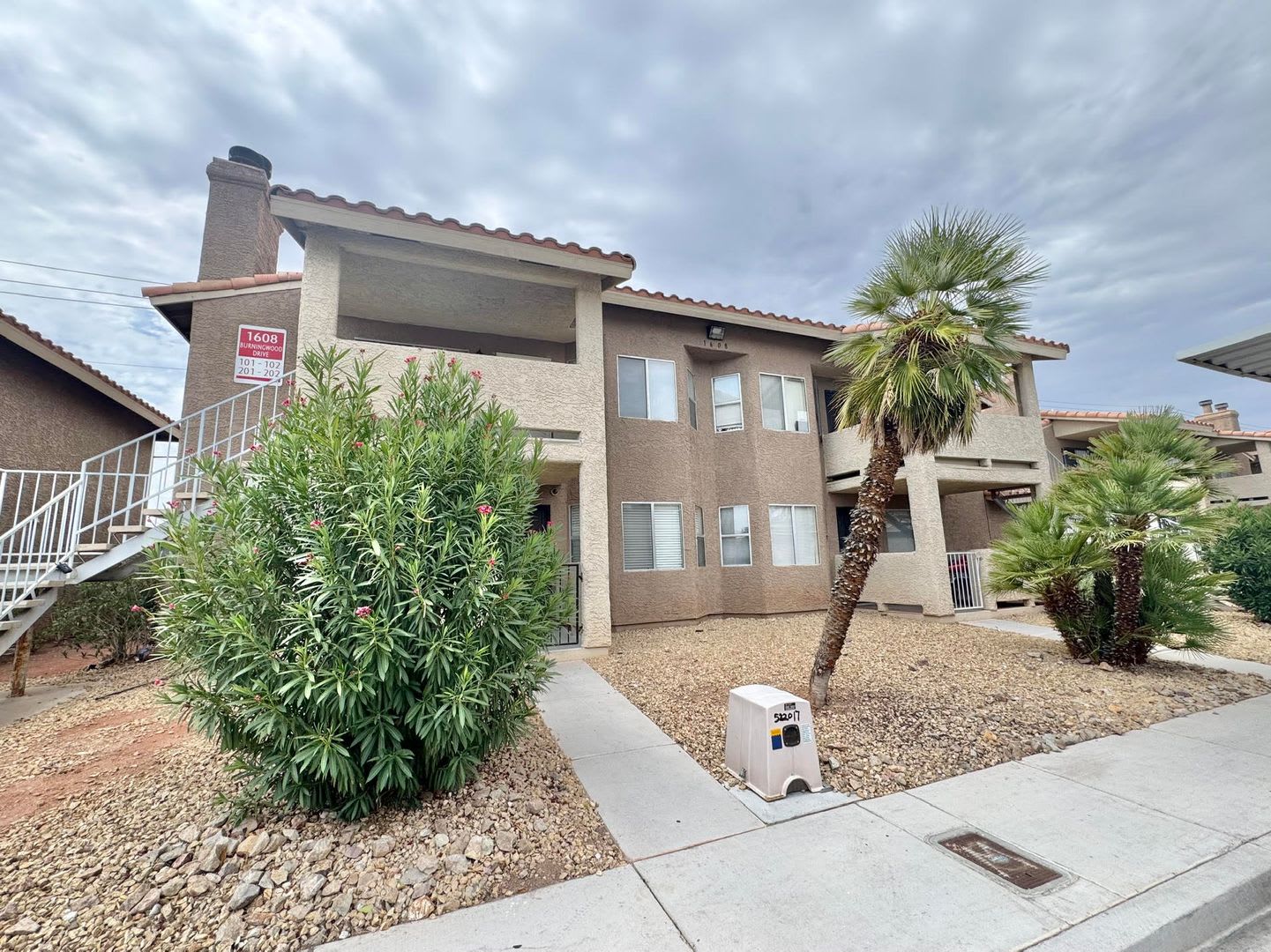 Charming and move-in ready 2-bedroom, 2-bathroom first-floor condo in a convenient Las Vegas location – photo 1