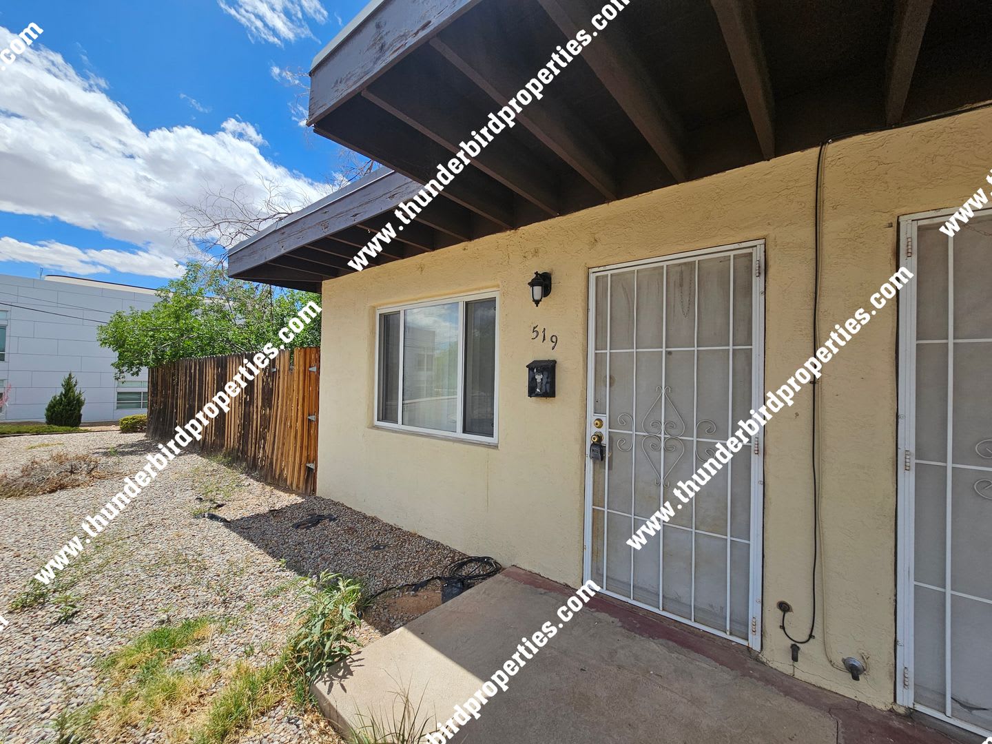 Cute 1 Bedroom, 1 Bathroom with walk in closet and on site parking. Near CNM and UNM. – photo 1