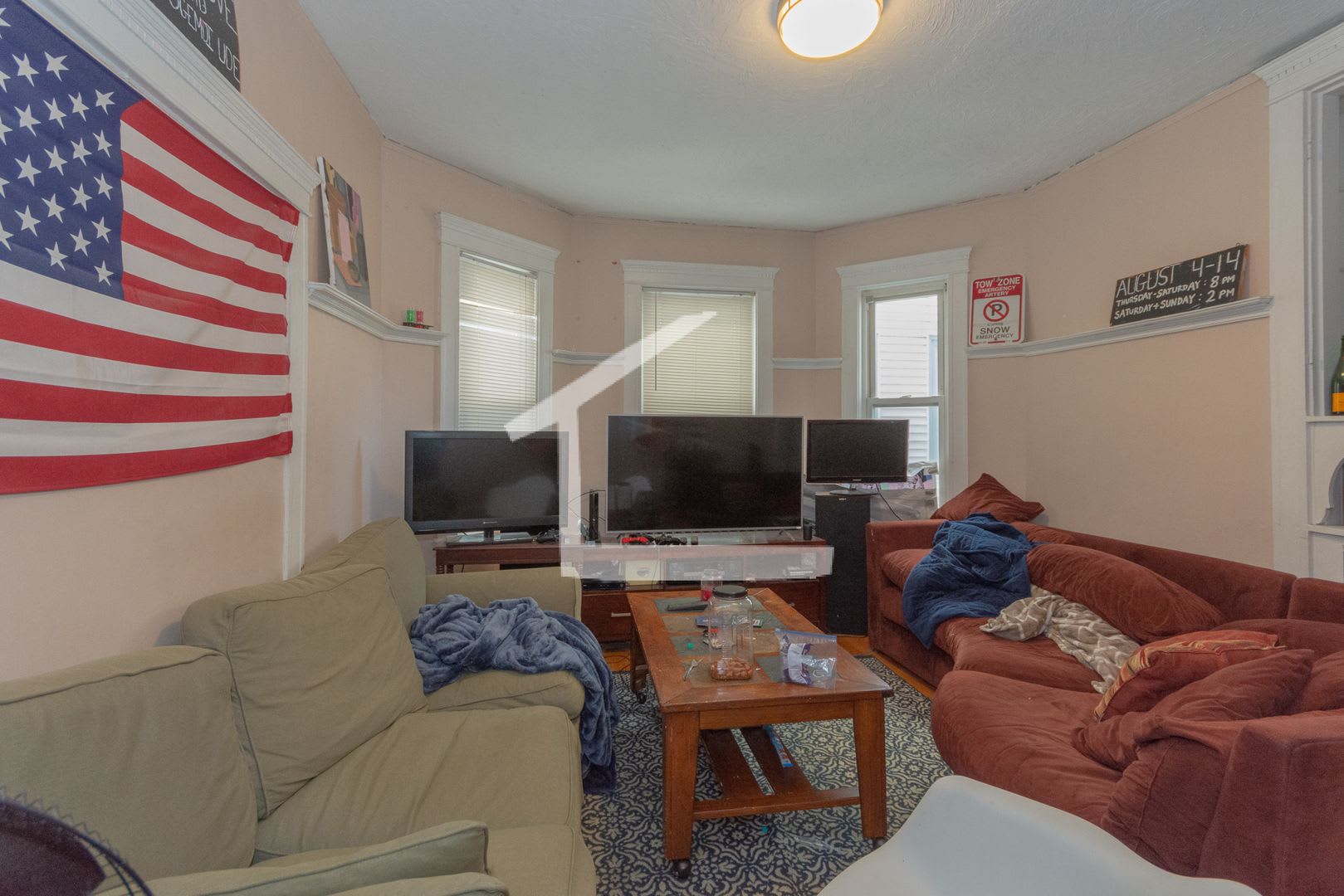 Unique Bu Apartment With Ridiculous Renovations Including Dinos – photo 1