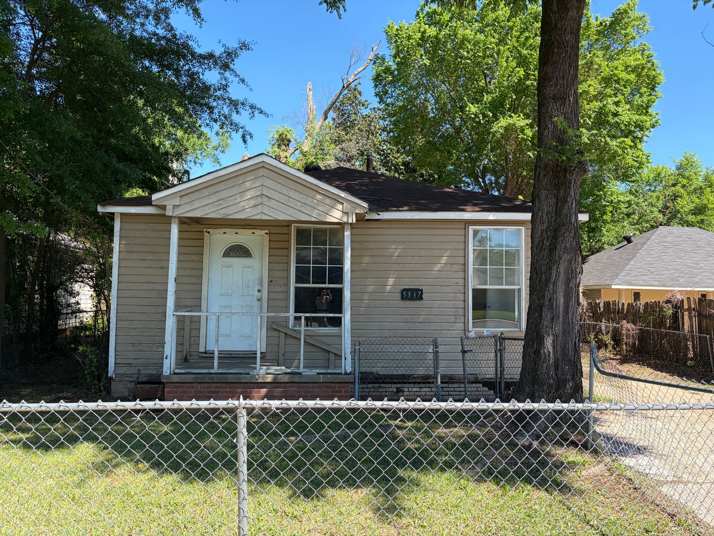 Cute Two Bedroom Home – photo 1