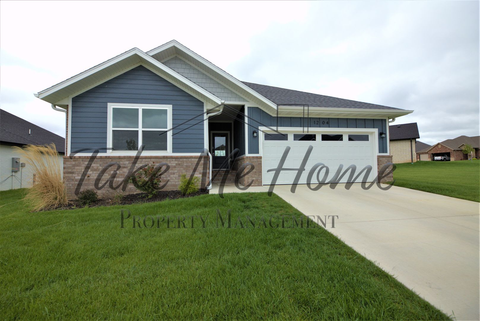 Gorgeous 3 bedroom in Nixa! – photo 1 of 16