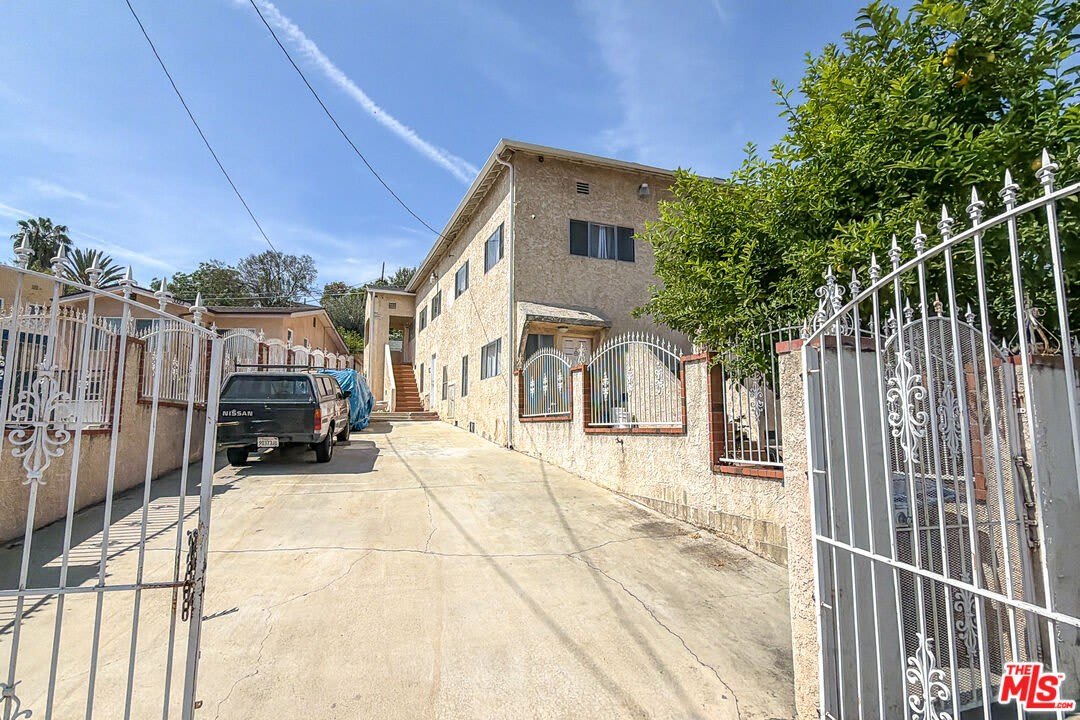 3331 1/2 City Terrace Dr – photo 1 of 20