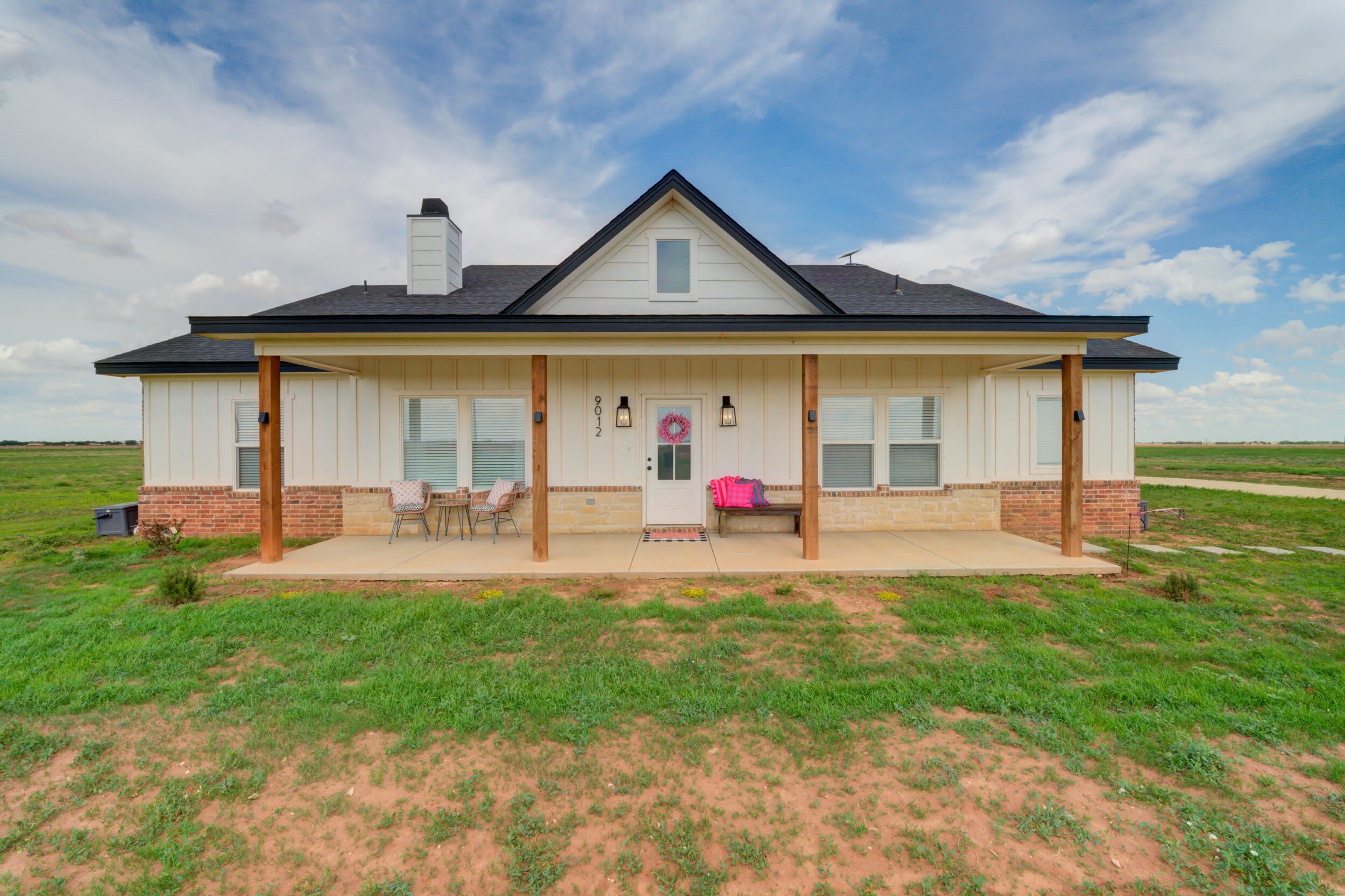 9012 N County Road 2700 – photo 1 of 43