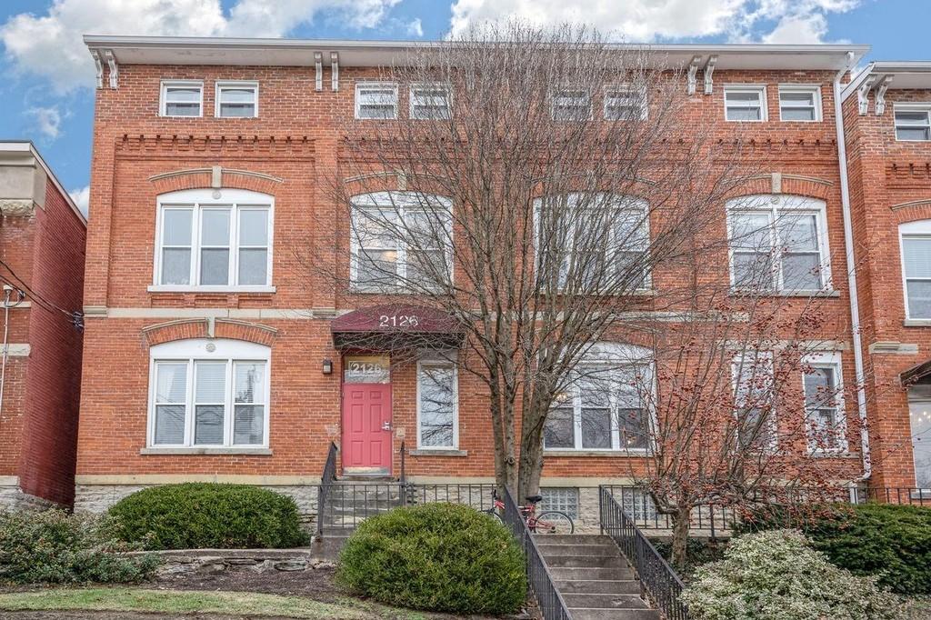 2126 Fulton Av – photo 1