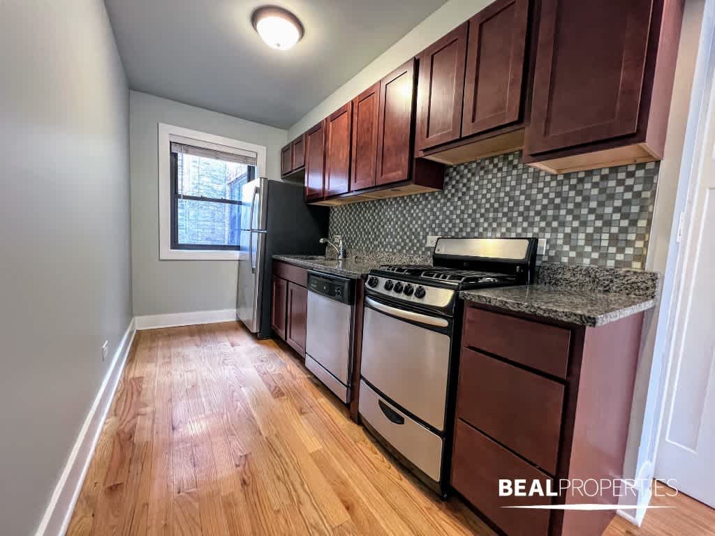 1435 N Dearborn St – photo 1