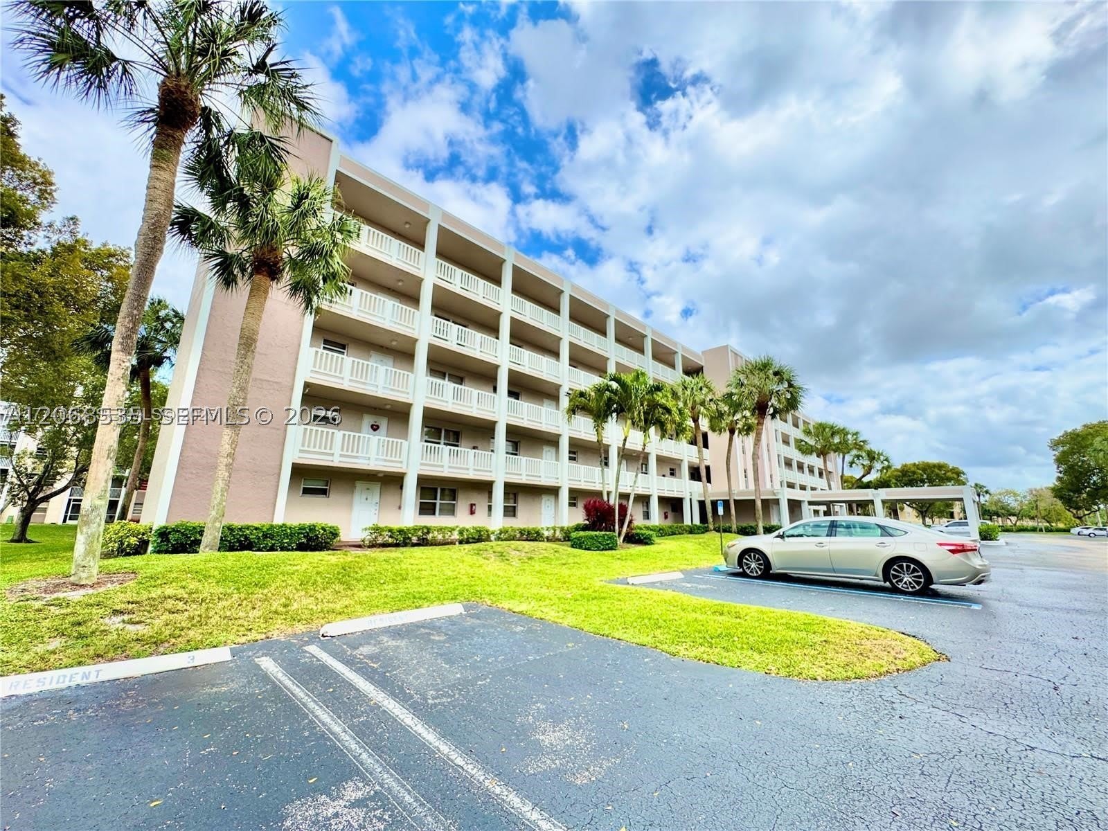 1075 Riverside Dr – photo 1