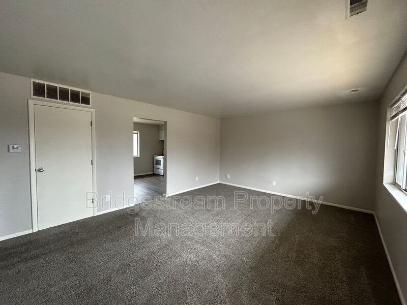 7837 N Main Street – photo 1 of 6