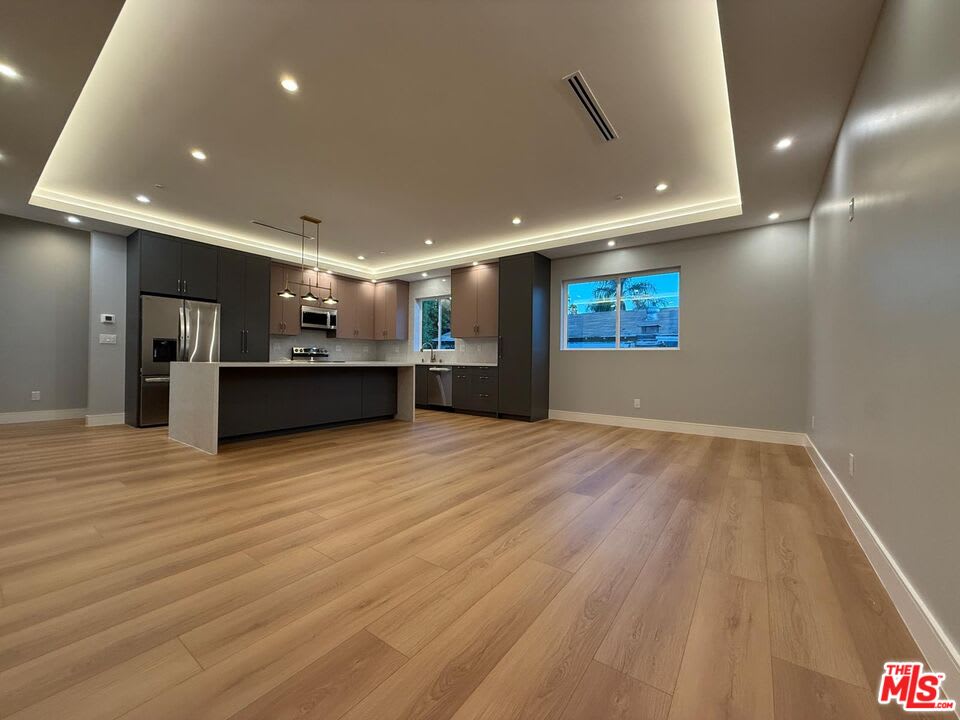 6532 Varna Avenue – photo 1