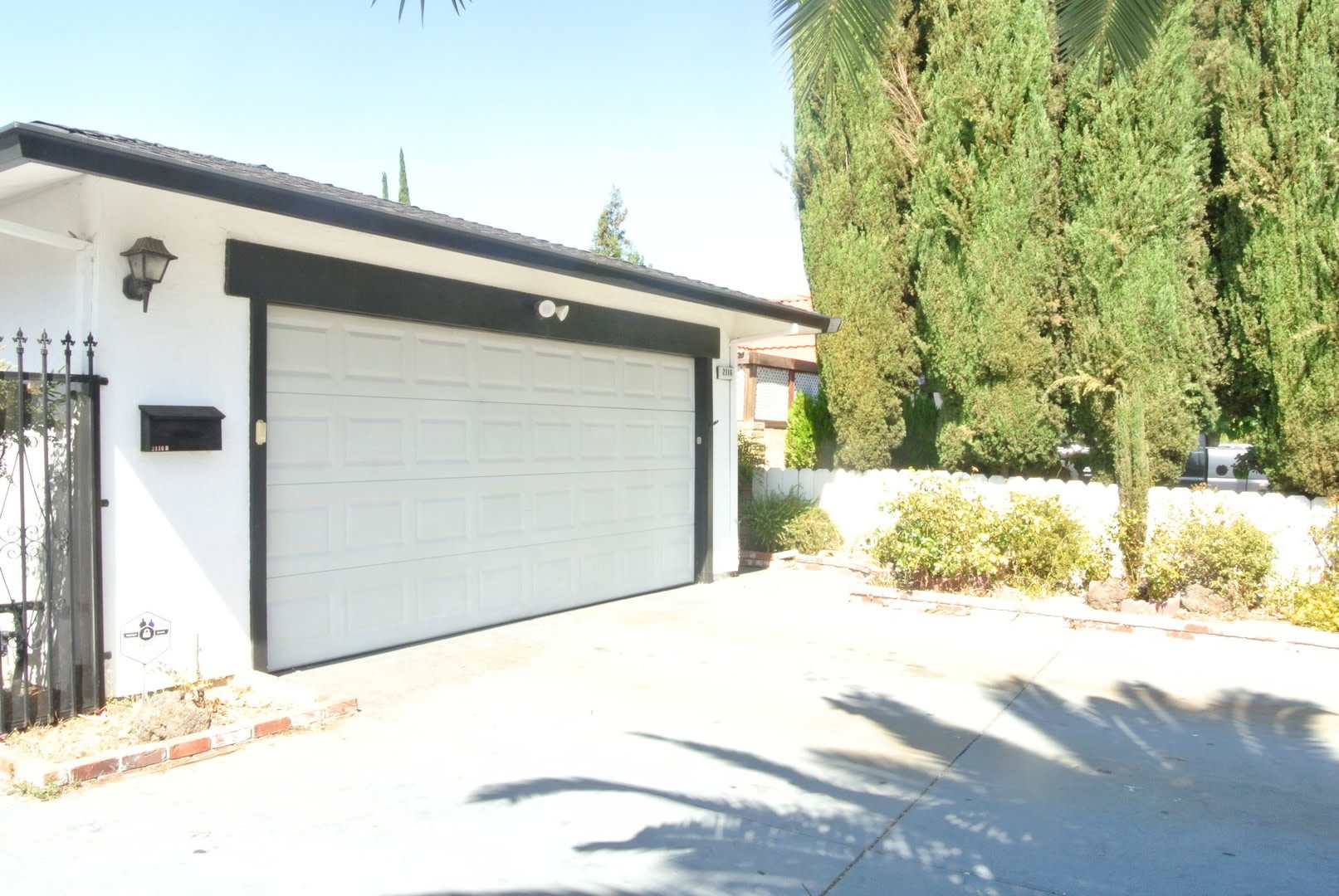 3 Bedroom, 2 Bathroom Duplex with Two Car Garage in Antioch – photo 1