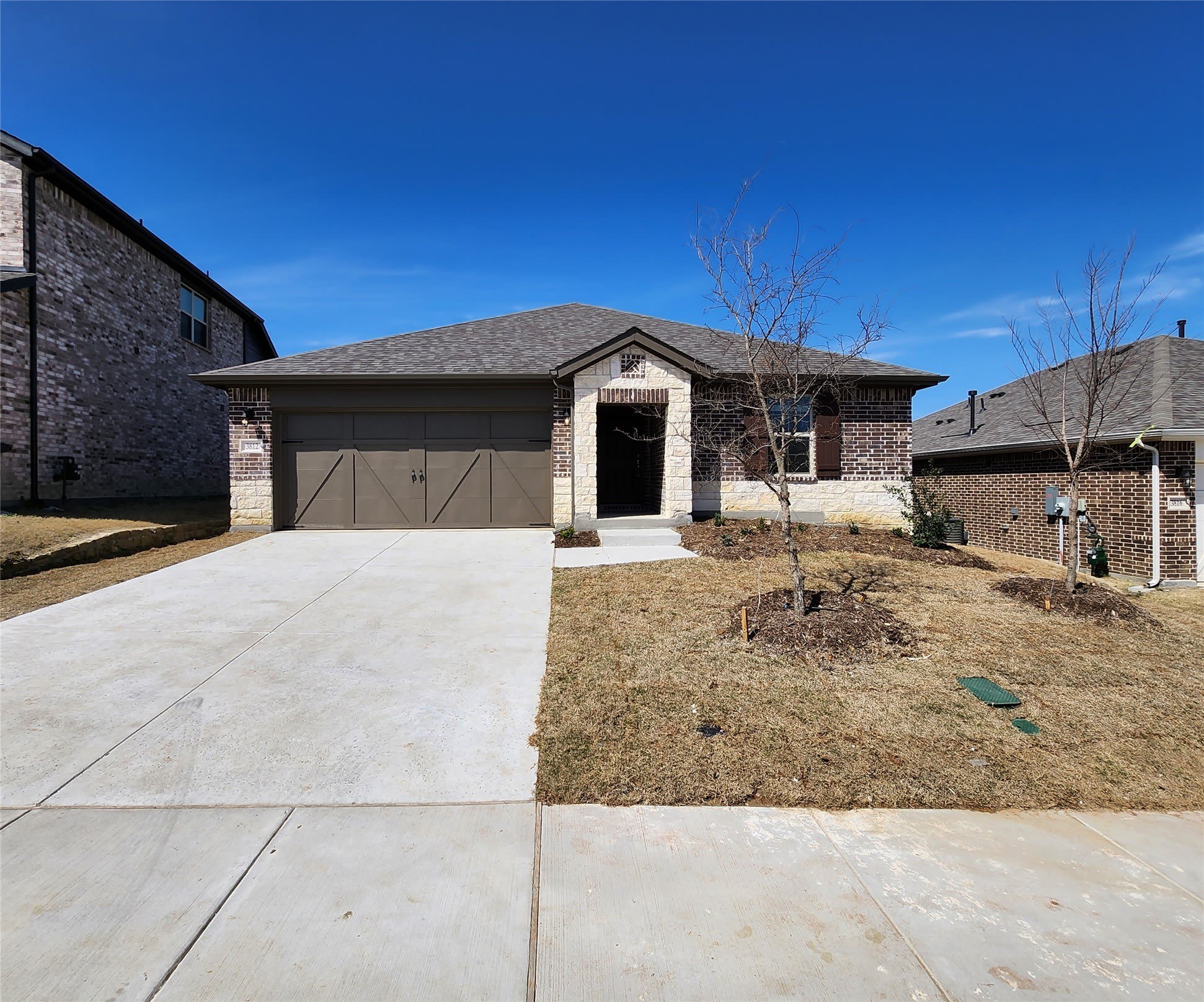 3812 Chalk hill Avenue – photo 1
