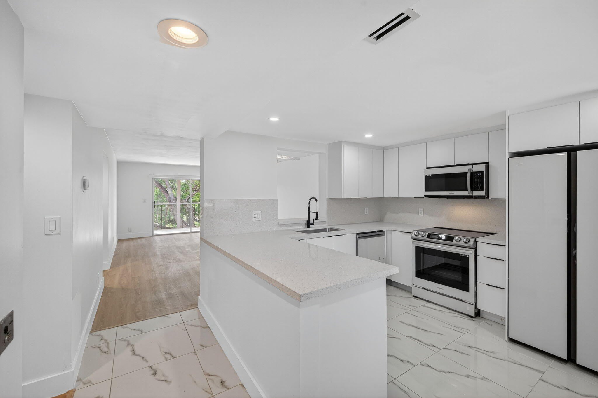 14375 Strathmore Lane – photo 1