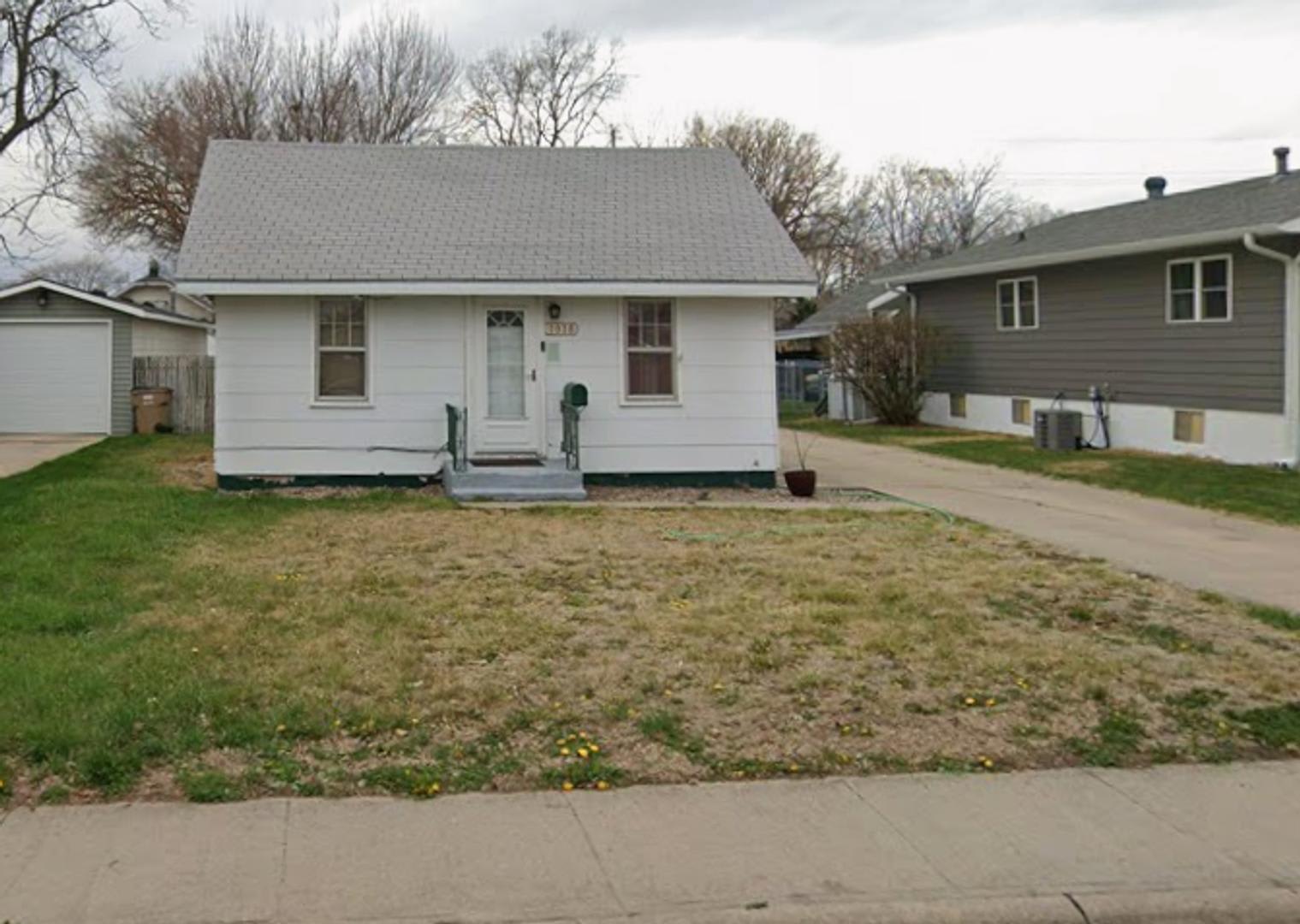 2-bedroom house – photo 1 of 2