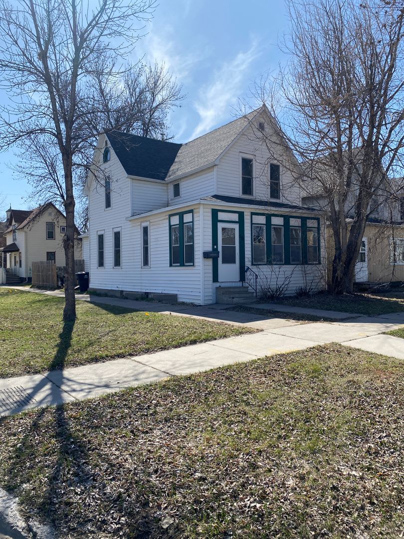 Fully remodeled 3 bedroom 2 bath near downtown and Greenway! – photo 1