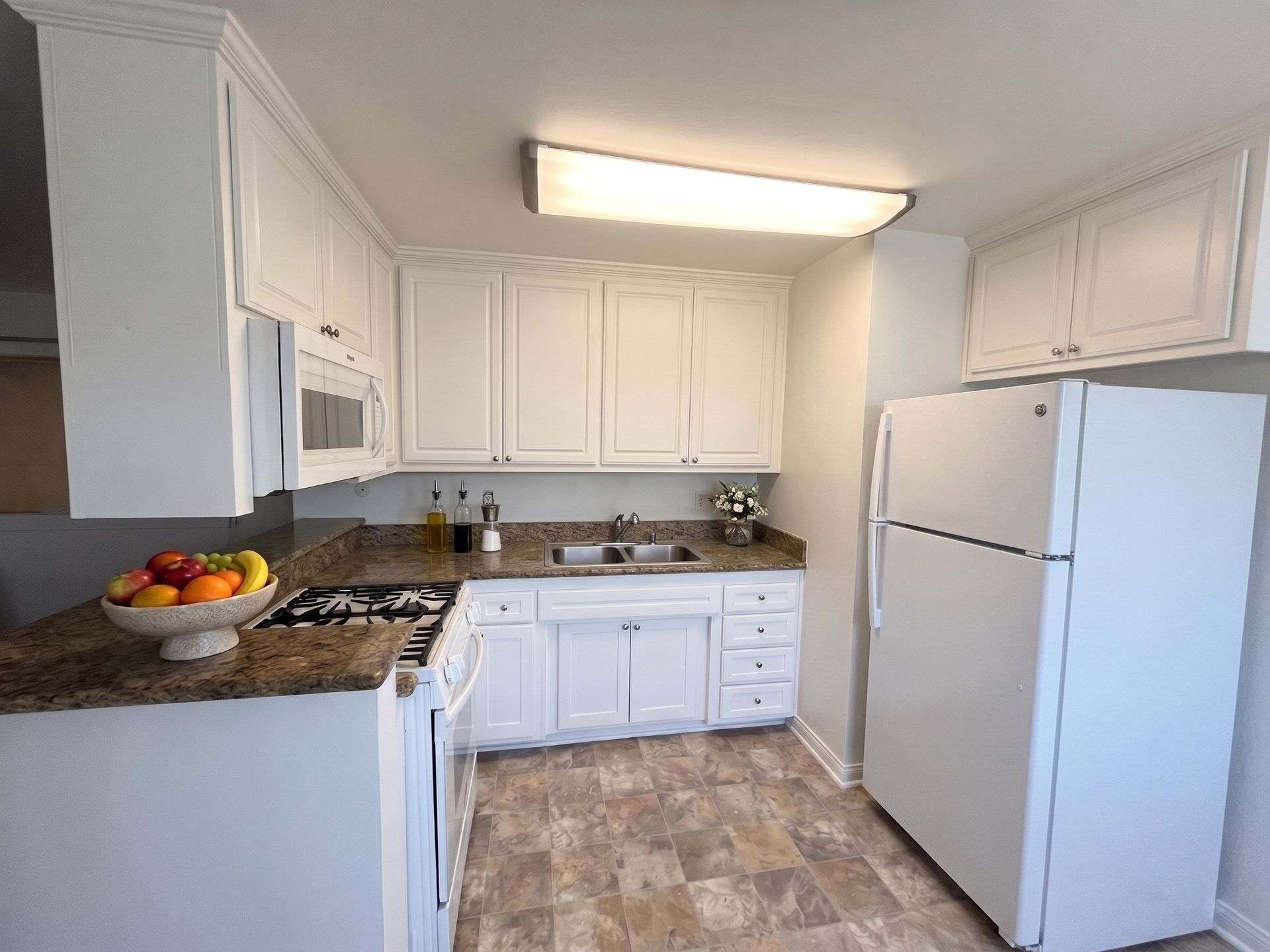 10822 Victory Boulevard – photo 1