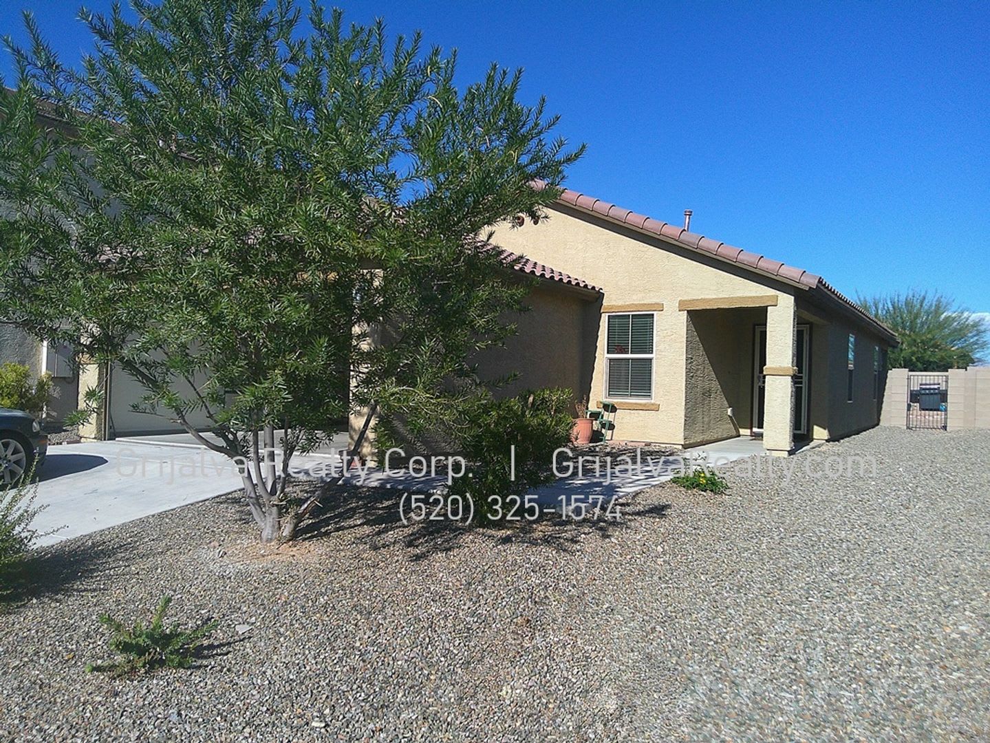 Lovely 3 Bed, 2 Bath House with Den -Southeast Tucson *MOVE-IN SPECIAL!* (Irvington/Camino Seco) – photo 1