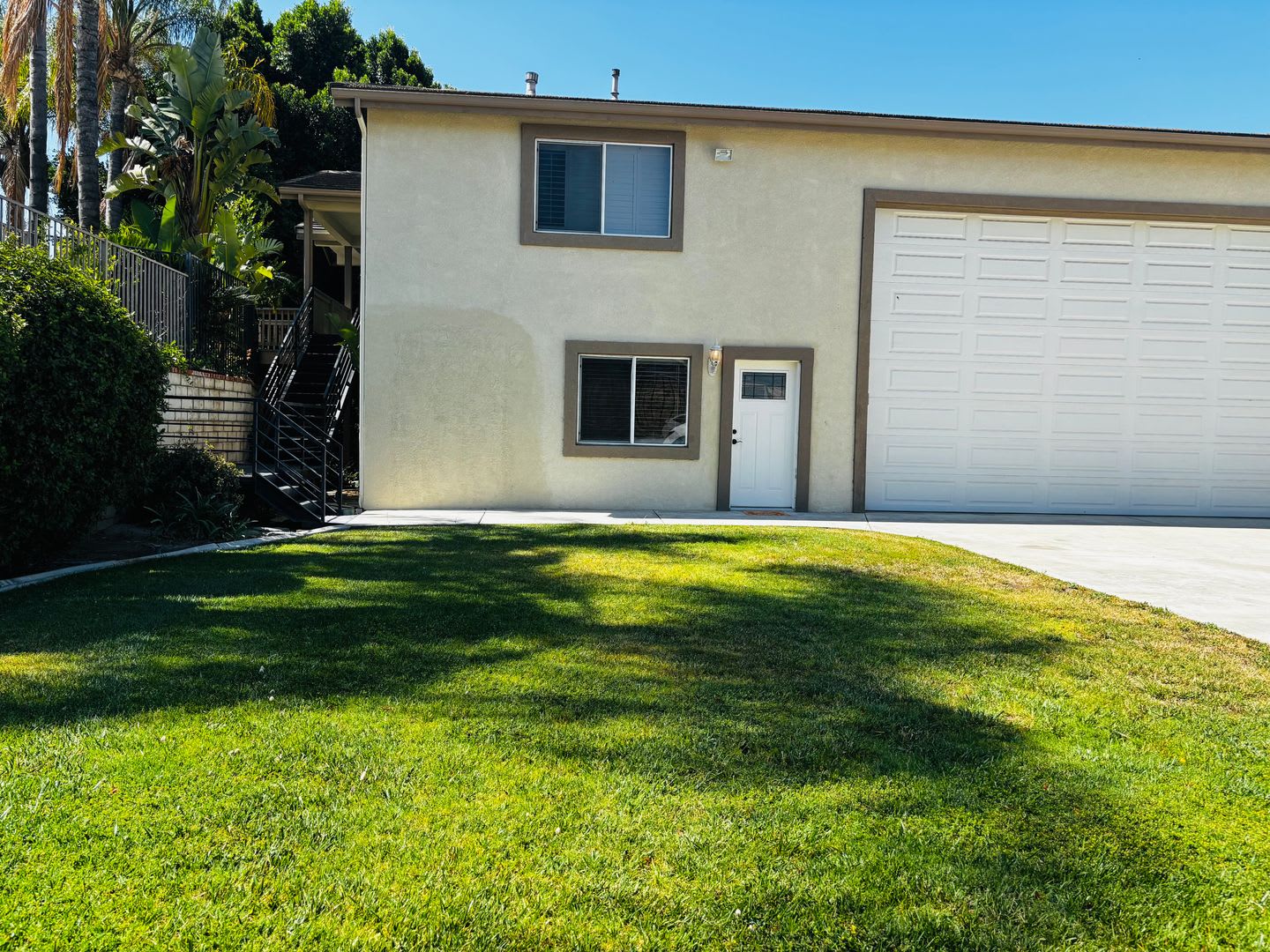 Spacious &amp; Newly Updated 1-Bedroom ADU in Gated Woodcrest Property with Parking &amp; Laundry – photo 1 of 18