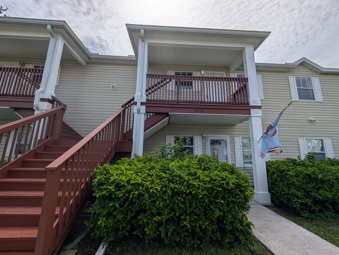 Beautiful 2BR/2BA Condo in the Heart of New Port Richey – photo 1 of 31