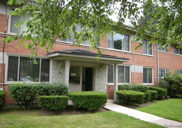 982 N Adams Road – photo 1 of 22