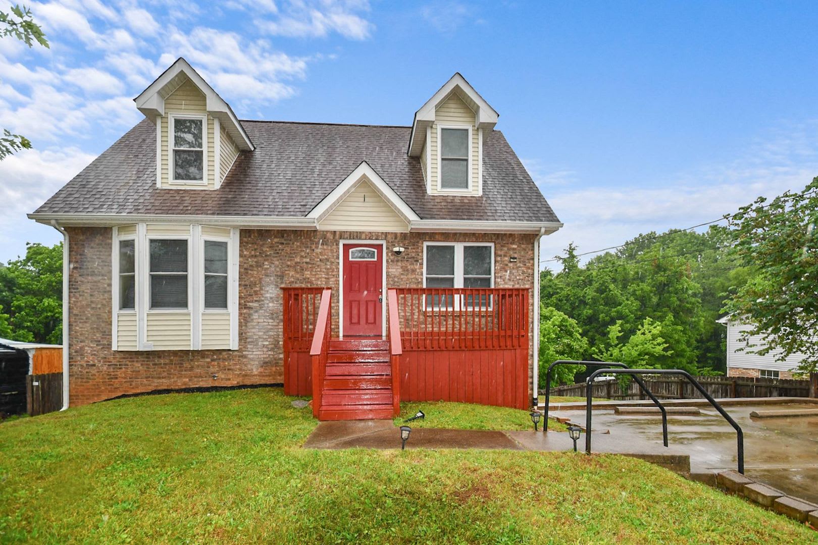 Pet Friendly Four Bedroom With Basement – photo 1 of 275