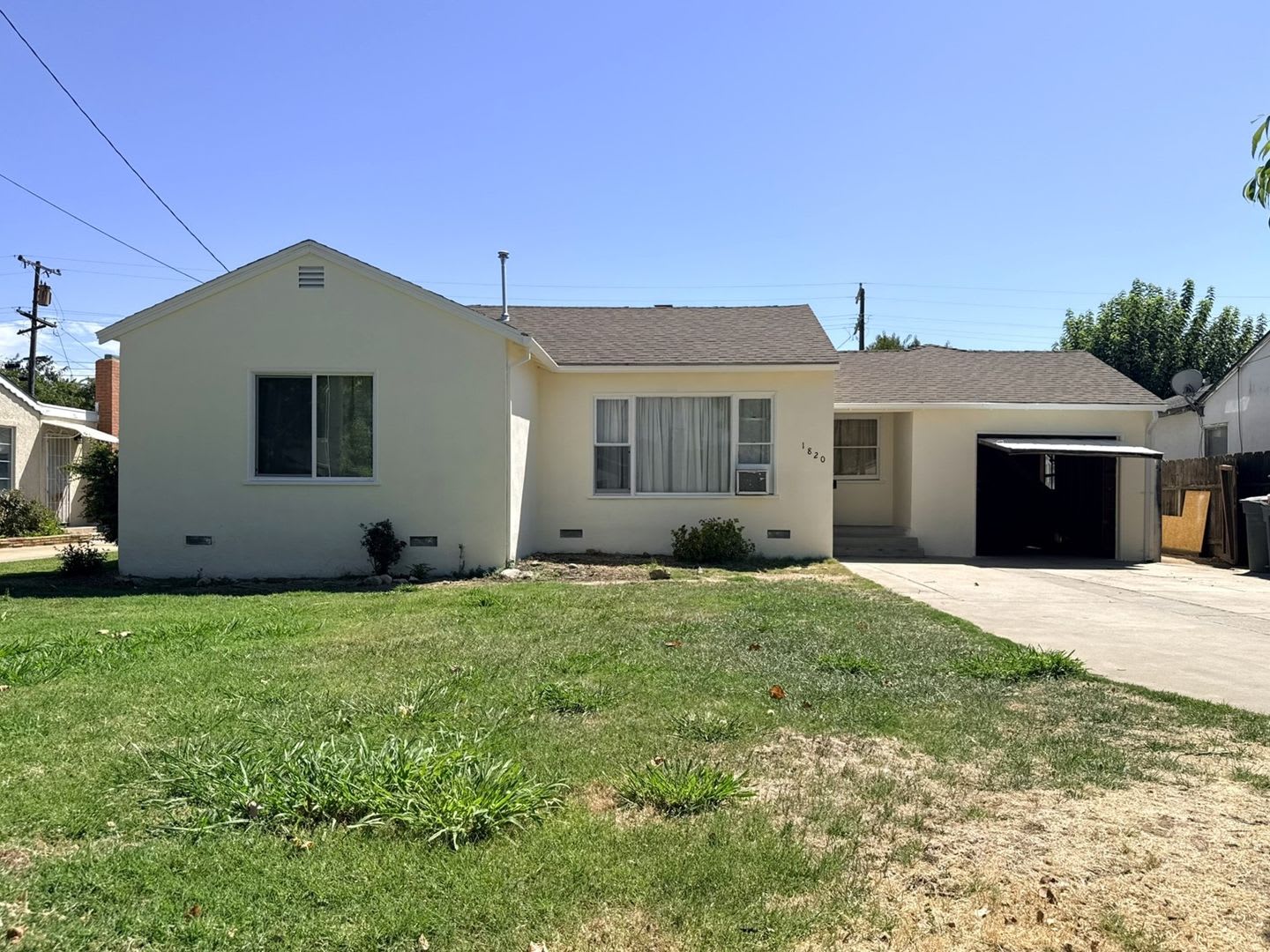Conveniently located 2/1 is waiting to be called home! – photo 1