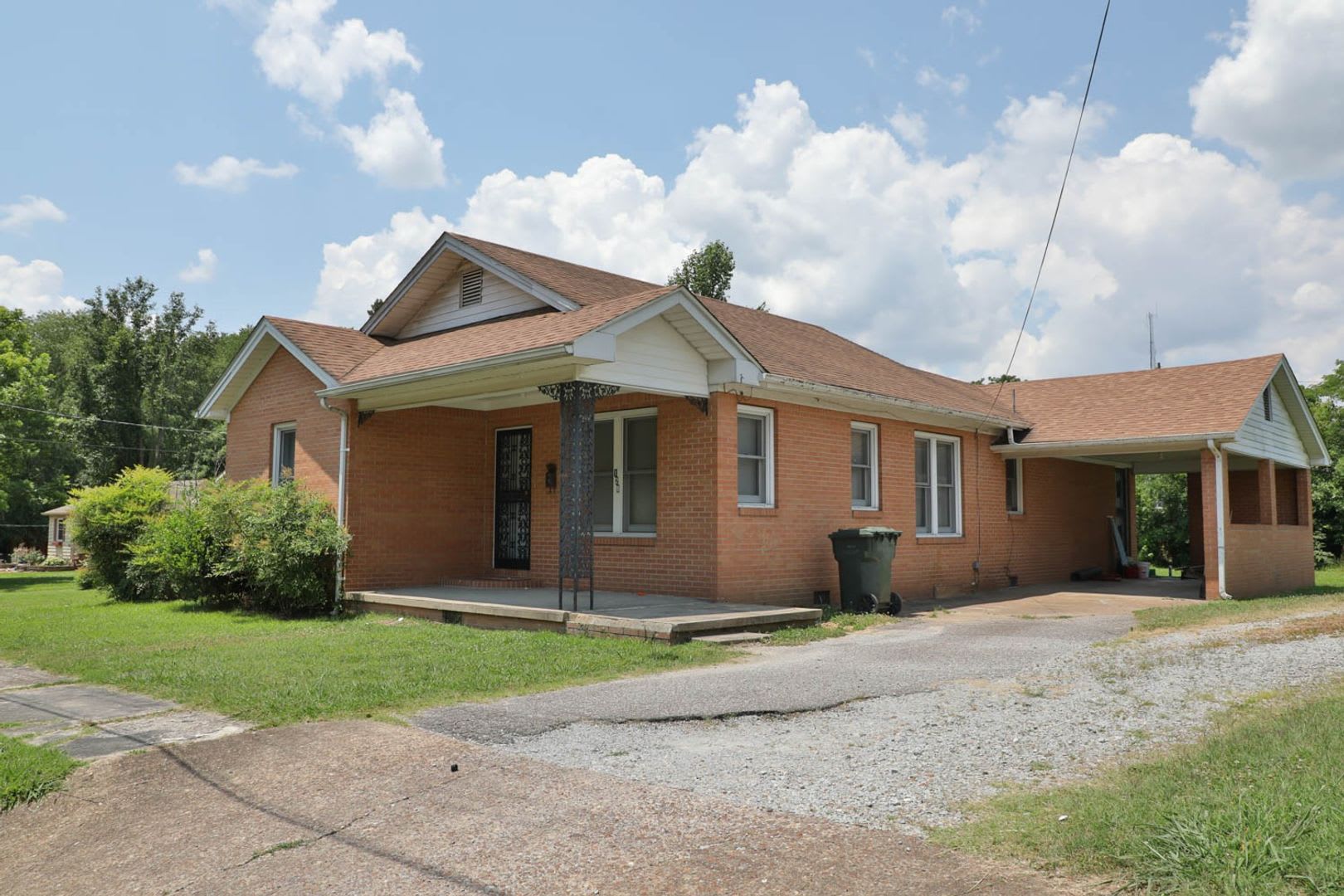 3 BD, 1 BA Charming Brick Home! – photo 1 of 4