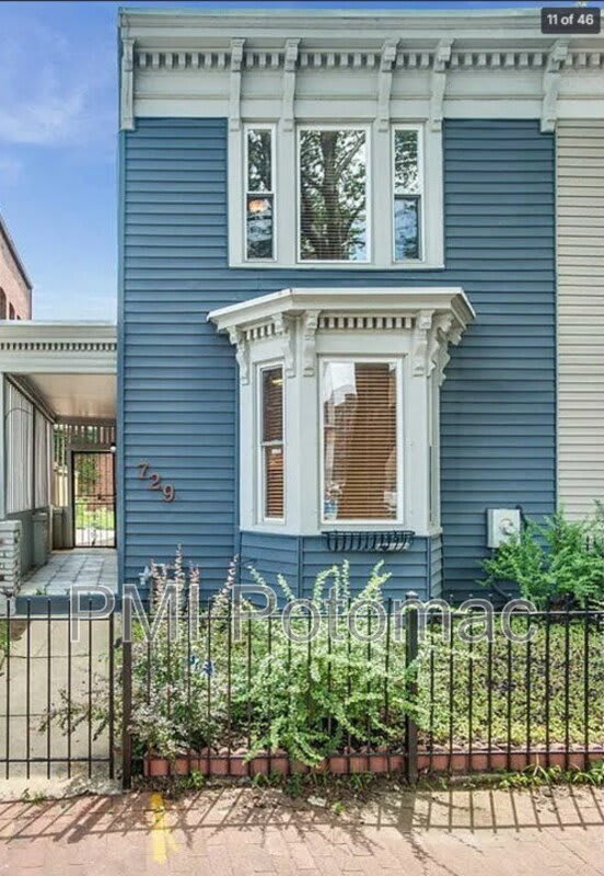 729 10th St NE – photo 1