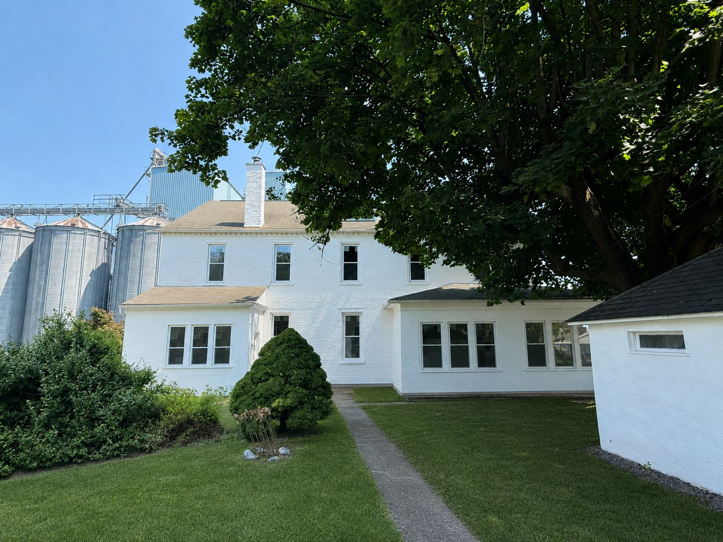 439 West High Street – photo 1 of 13