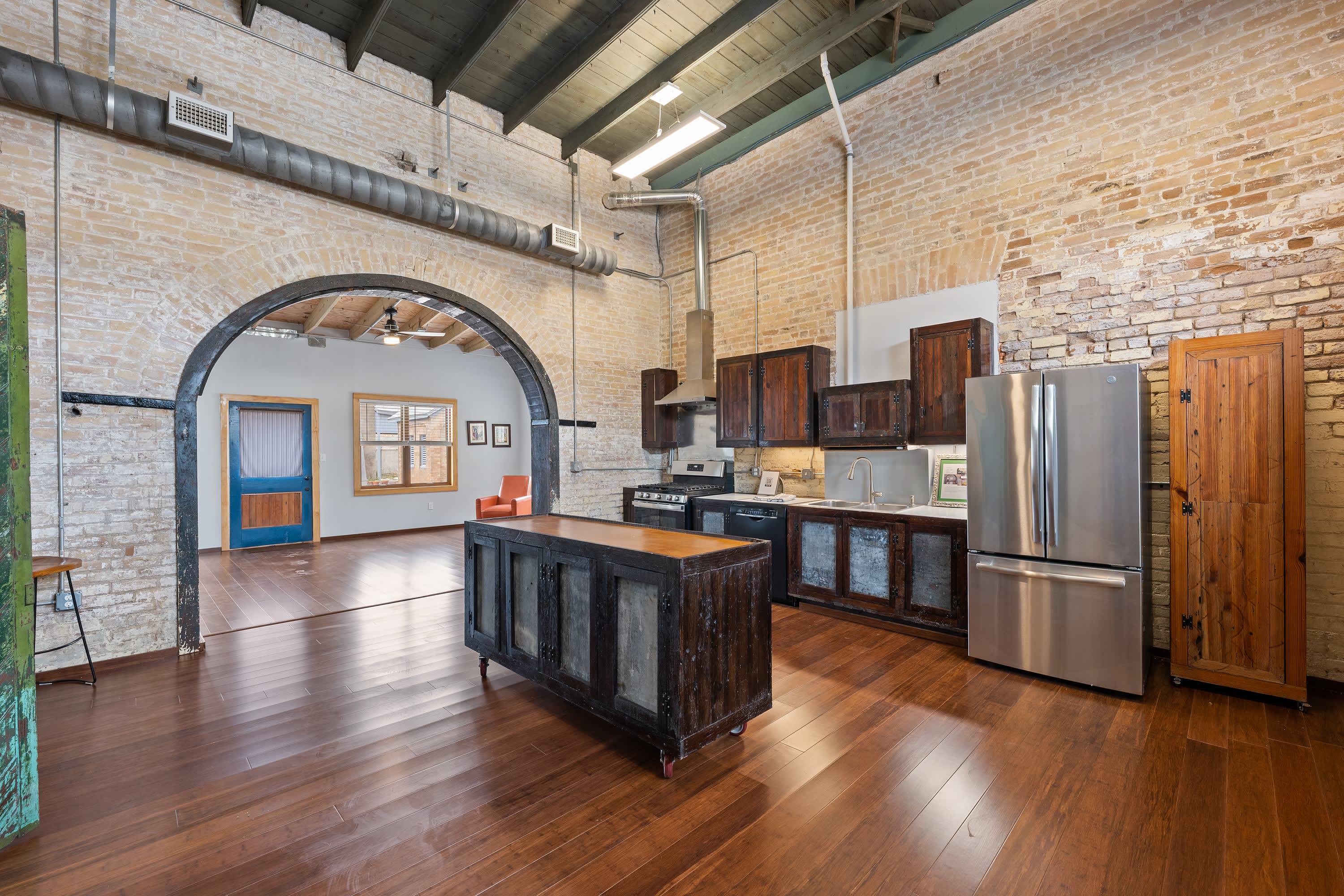 1500 East Madison Street – photo 1