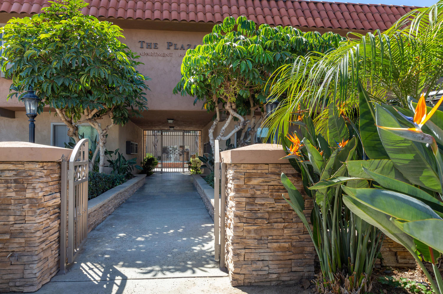 Elán The Plaza Apartments – photo 1