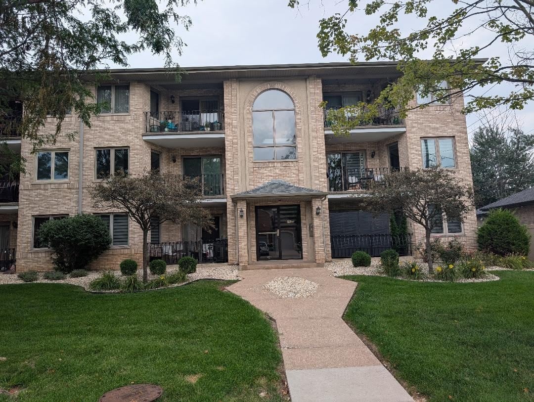 8809 S 79th Avenue – photo 1 of 16