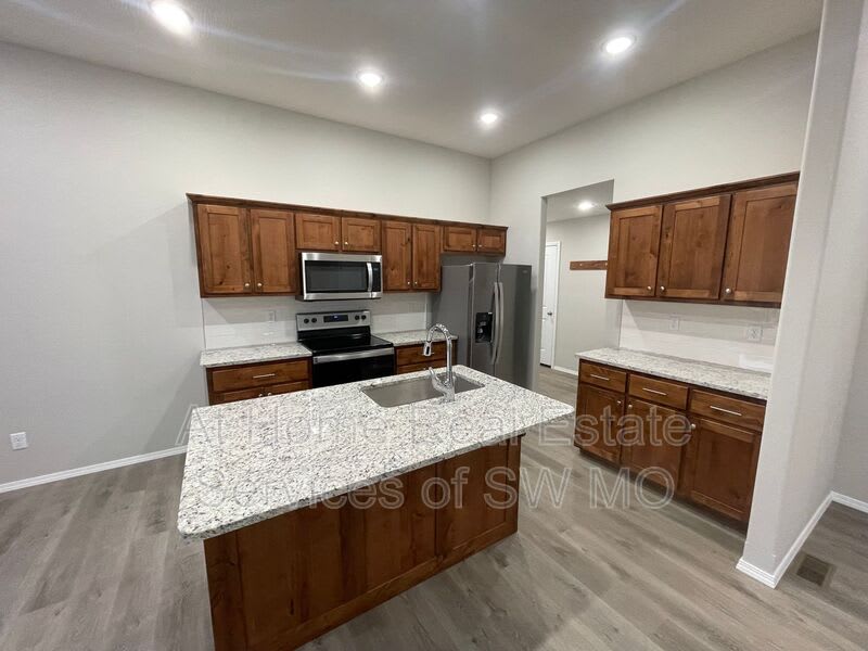 204 Hickory Hills – photo 1 of 31