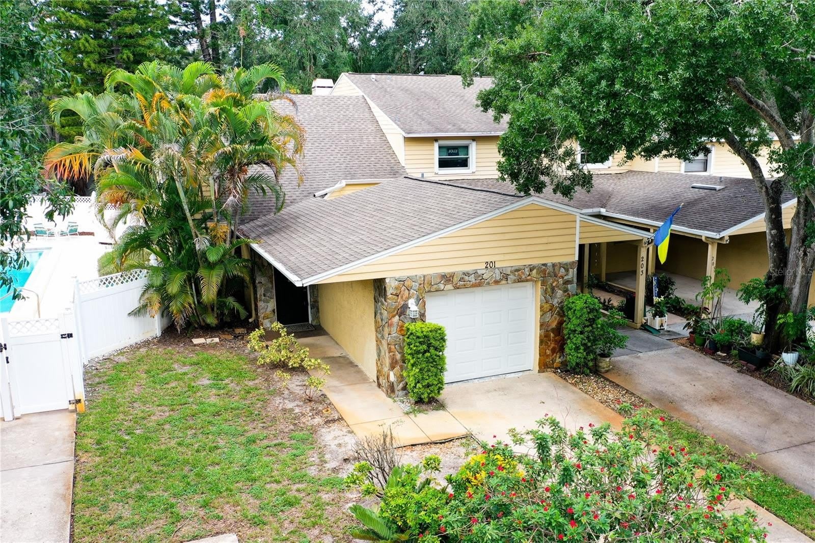 201 SOMERSET Lane – photo 1