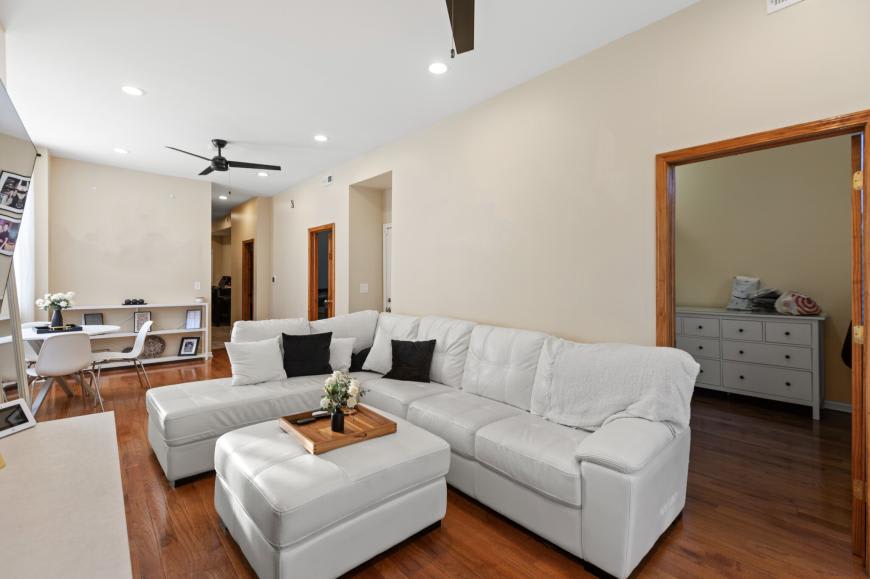 2028 Hamlin – photo 1