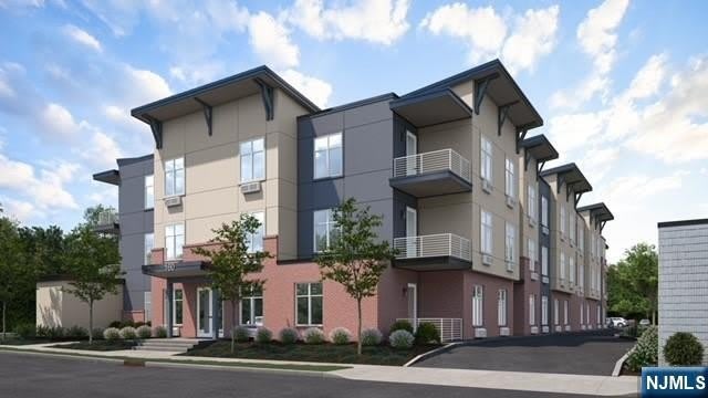 160 Paris Avenue – photo 1 of 4