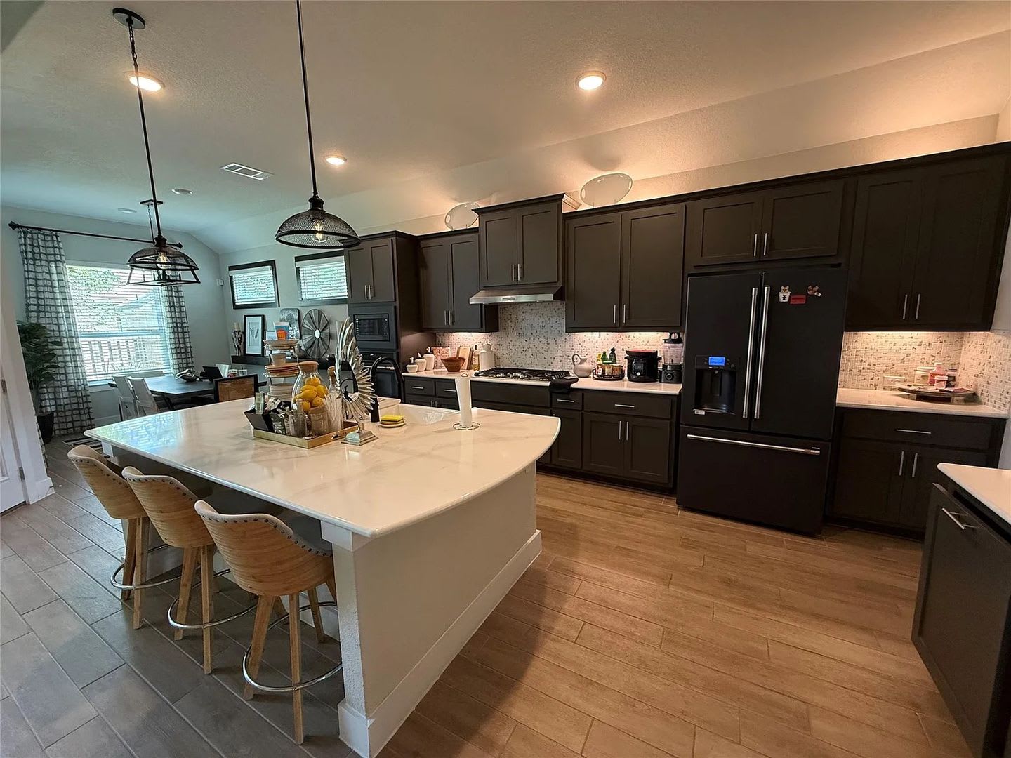 Room In 4 Bedroom Home At Craven Hill Ln – photo 1 of 238