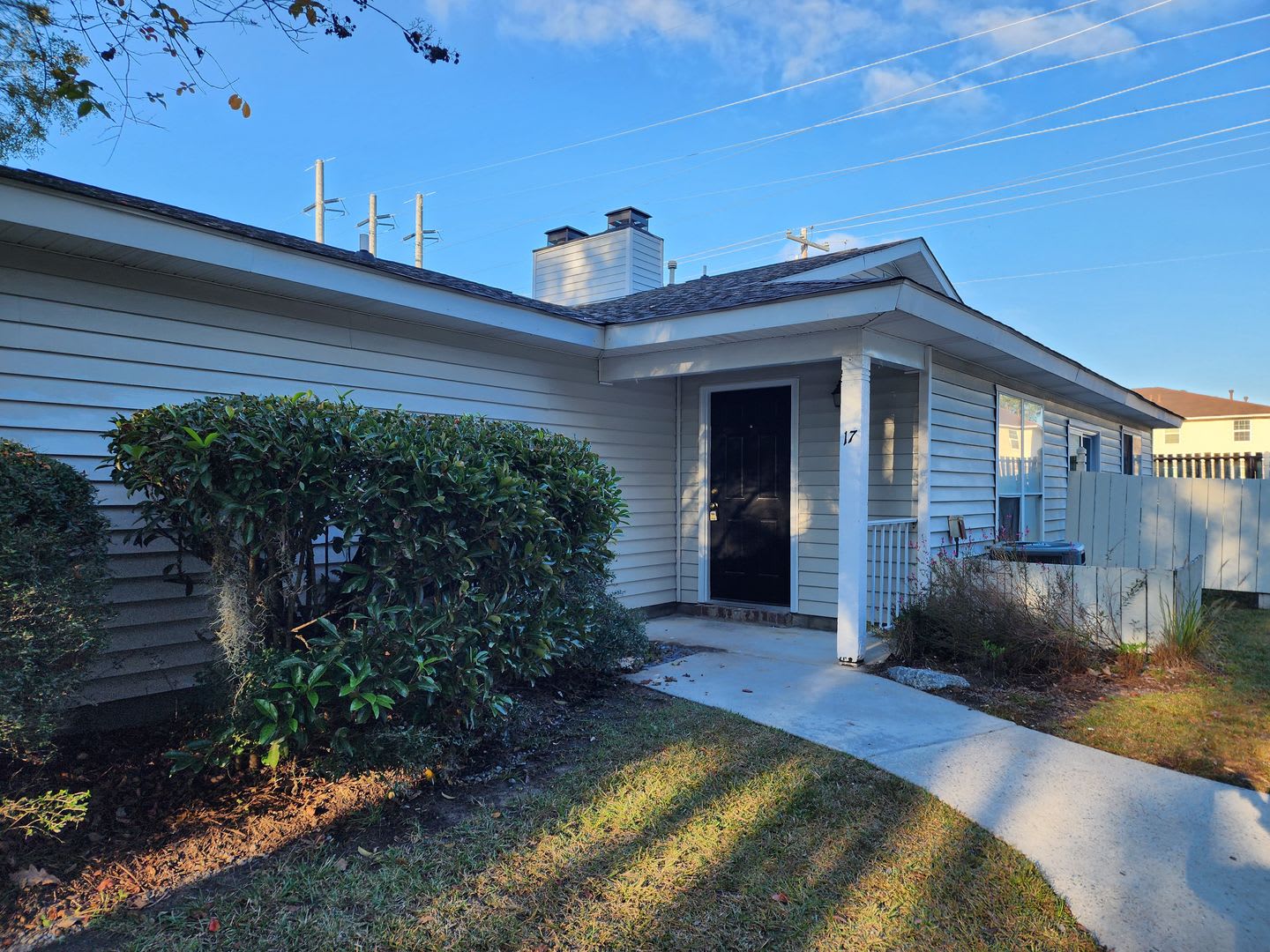 Available Mid September Spacious 2 Bedroom 2 Bath Townhome With Walk In Closets Fireplace And Washer Dryer Included – photo 1 of 17