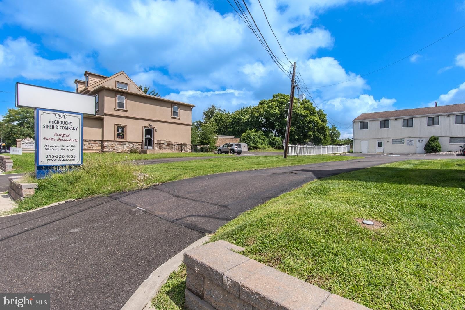 981 SECOND STREET PIKE – photo 1 of 15