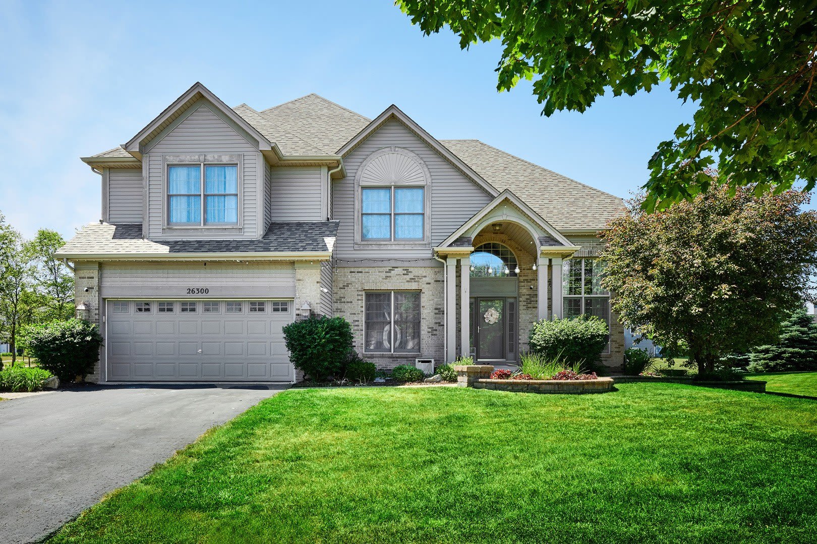 26300 W Chatham Drive – photo 1 of 47