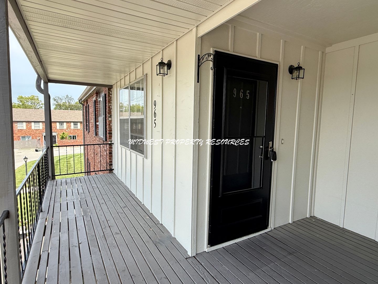 Stunning 1 Bedroom Apartment w/ Covered Parking – photo 1 of 11